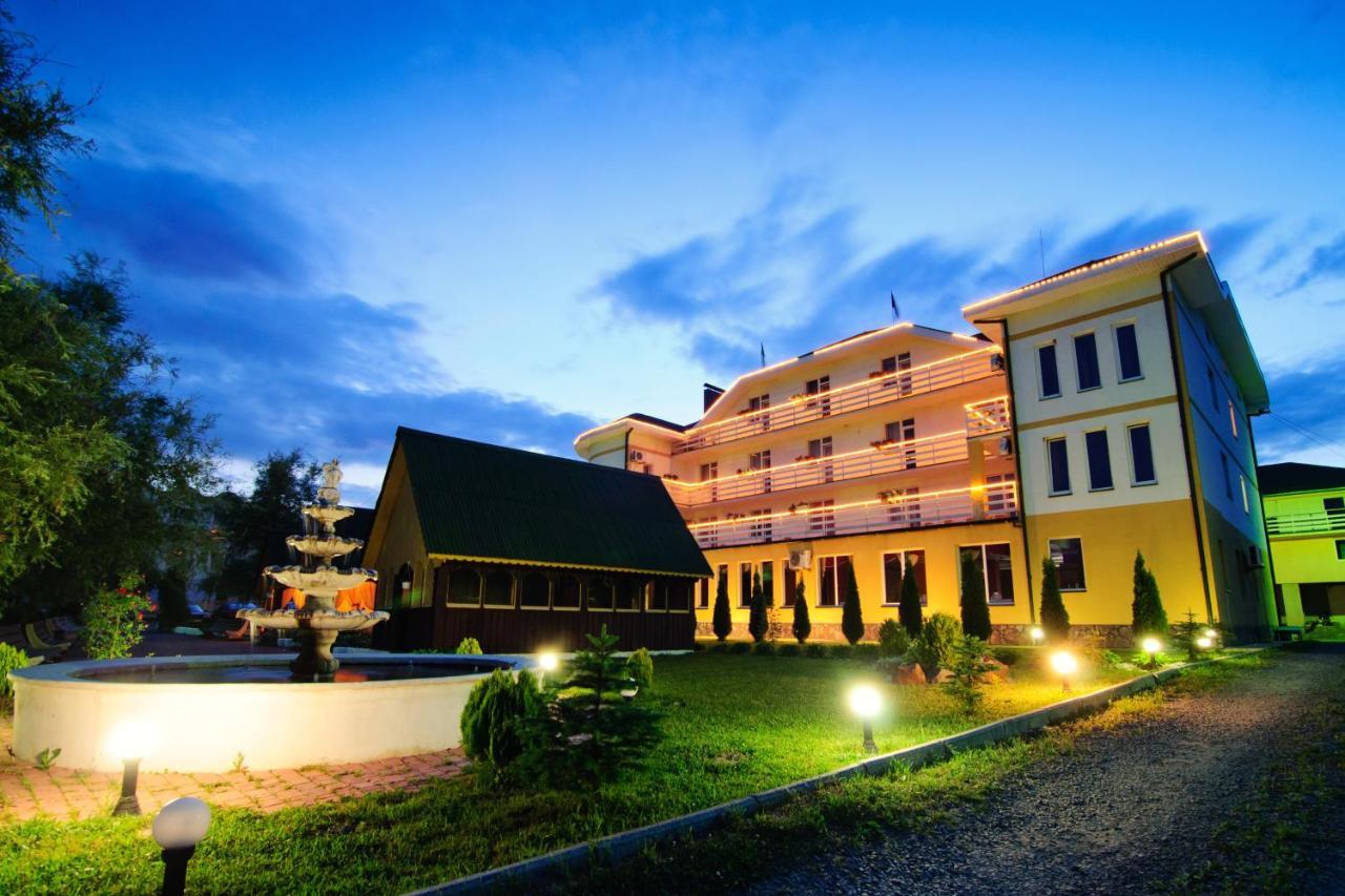 Hotel Continent Polyana  Exterior photo